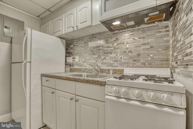 Building Photo - 1208 N Calvert St