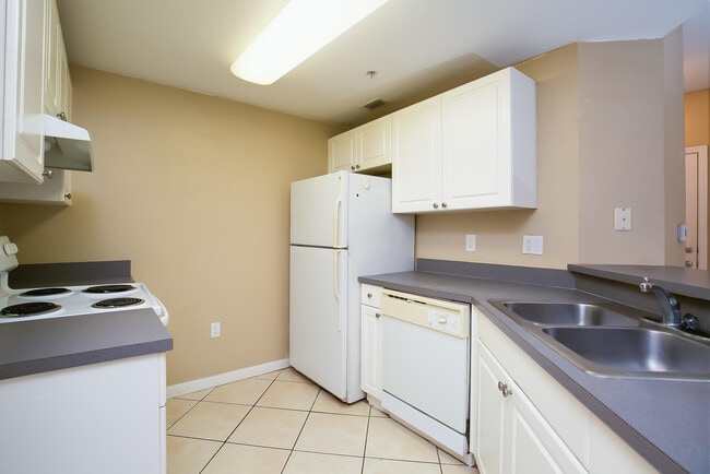 Building Photo - 5060 Fairways Cir