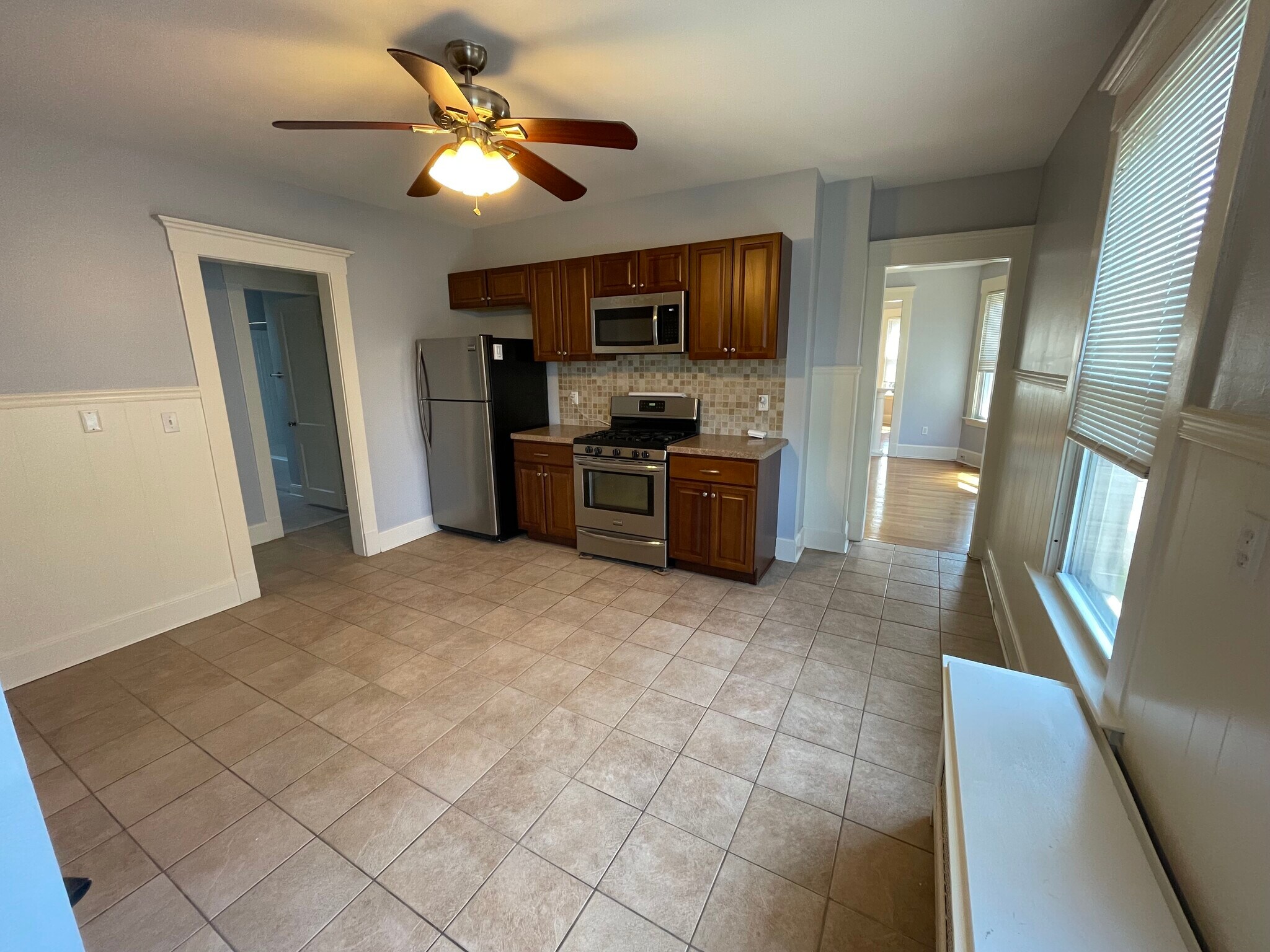 kitchen - 552 Townsend Ave