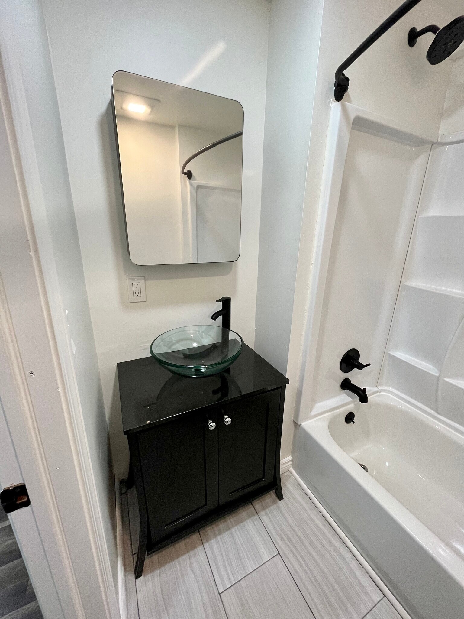 Building Photo - 39 School House Rd