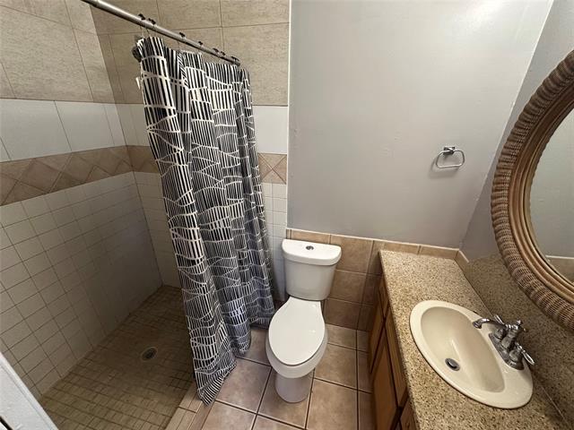 Building Photo - 5614 Columbia Ave