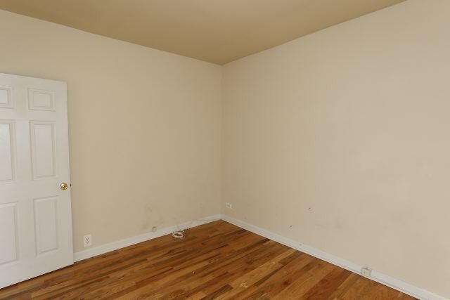 Building Photo - 627 W Cornelia Ave
