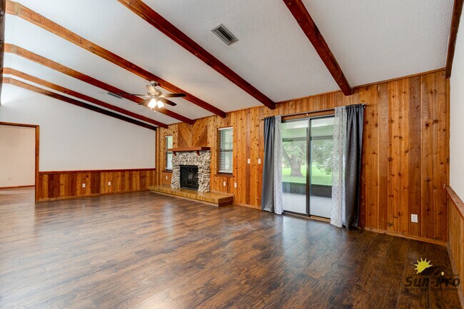 Building Photo - 2025 Willow Oak Dr