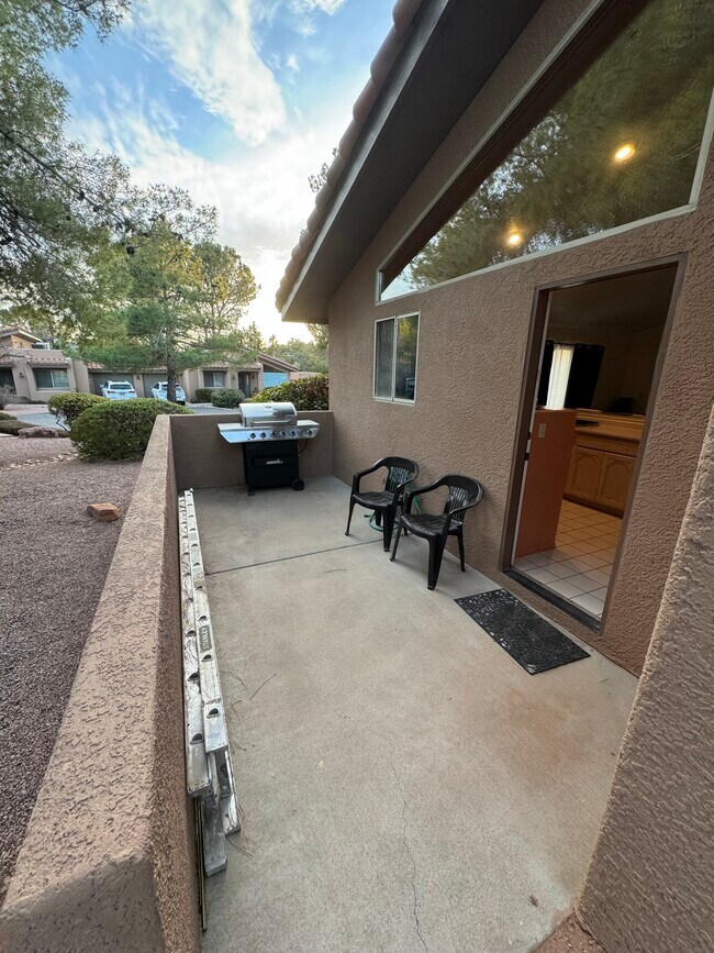 Building Photo - 93 Morning Sun Dr