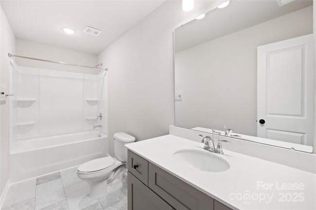Building Photo - 2116 Clapham Ct