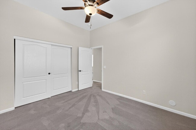 Building Photo - 4385 S Crosscreek Dr
