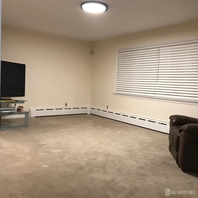 Building Photo - 354 Alpine St