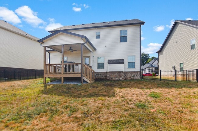 Building Photo - Pet Friendly Four Bedroom!