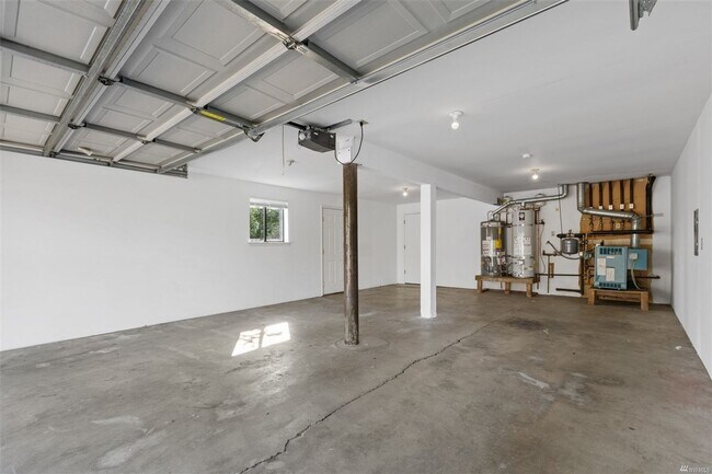 Building Photo - Amazing 3 bed with option for 4th bedroom in duplex