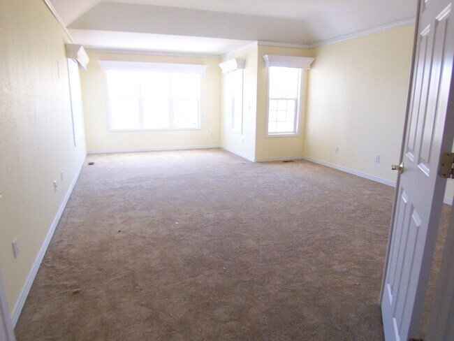 Building Photo - 7201 Dove Ct