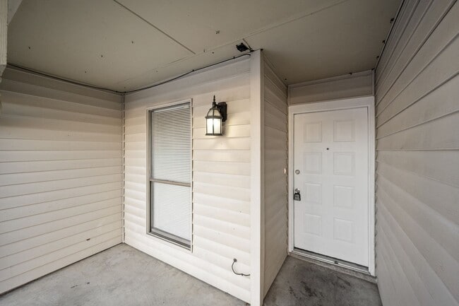 Building Photo - 7509 Echo Hill Dr