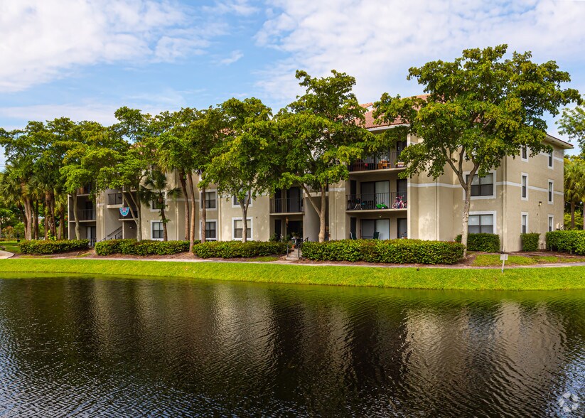 Primary Photo - Ashley Lake Park Apartments