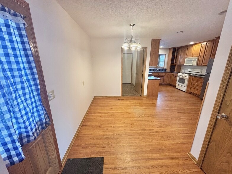 Building Photo - 10450 Washington Blvd NE