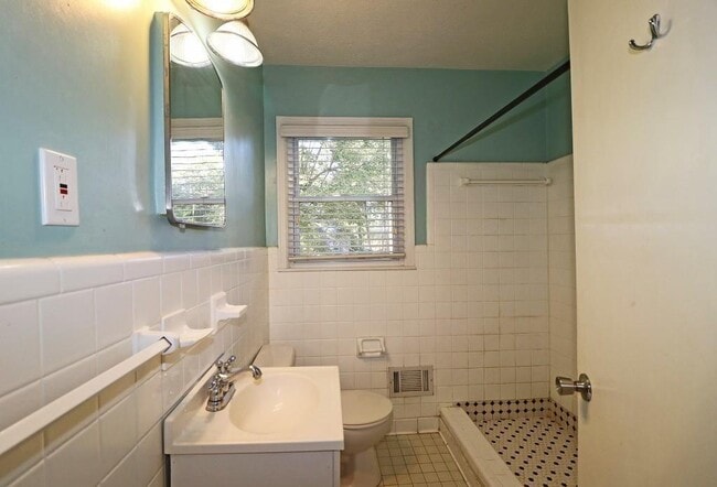 Building Photo - 2949 Salmon Ave SE