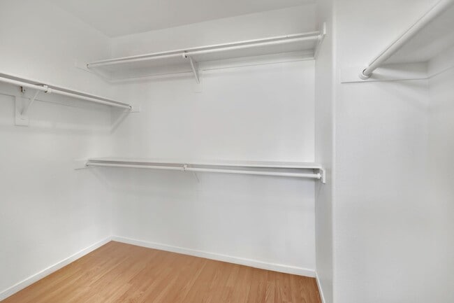 Building Photo - Beautiful 5 Bedroom! New Upgrades! / Coming Soon! 1/23!