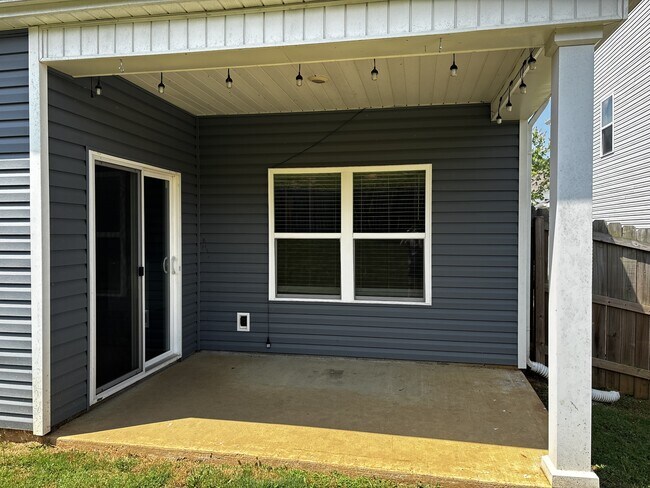 Building Photo - 2732 Minuteman Ln