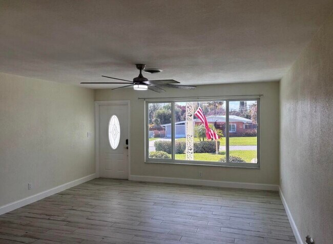 Building Photo - 3393 NE Sandra Dr