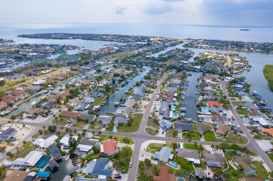 Building Photo - 922 Sago Palm Way