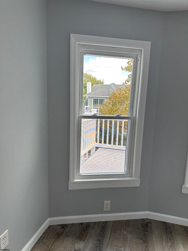 Building Photo - 12 S Jackson Ave