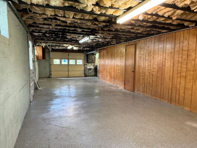 Building Photo - Beautiful 3 bedroom- North Johnson City & Town Acres school district!
