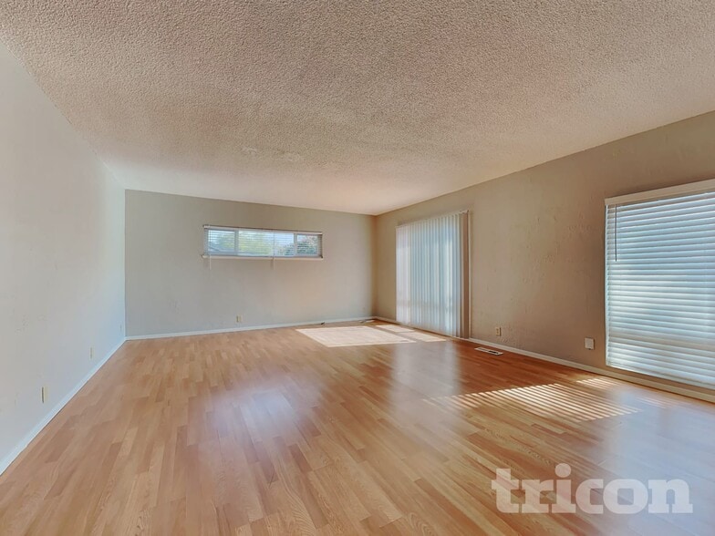 Building Photo - 573 Laurel St