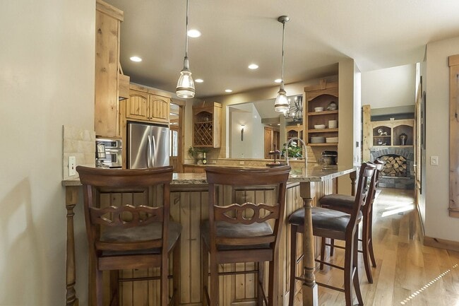 Building Photo - Westside custom home with high end craftsman finishes