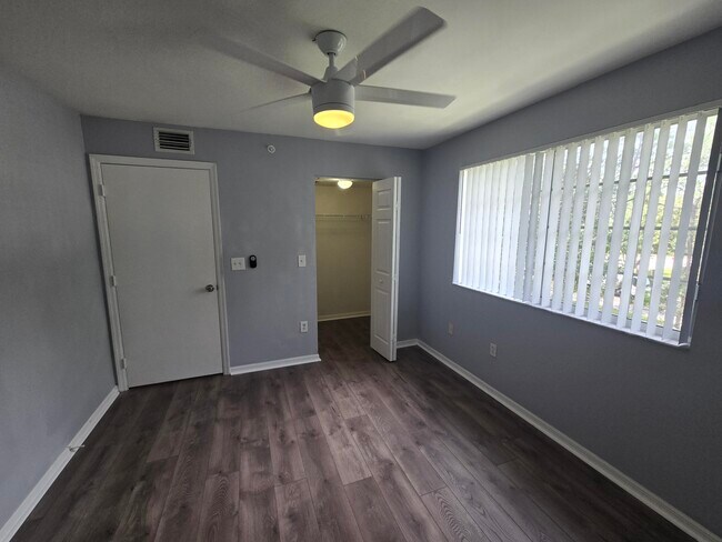 Building Photo - 1400 Crestwood Ct S