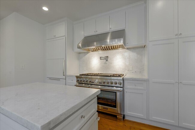 Building Photo - 1525 Cypress Ave