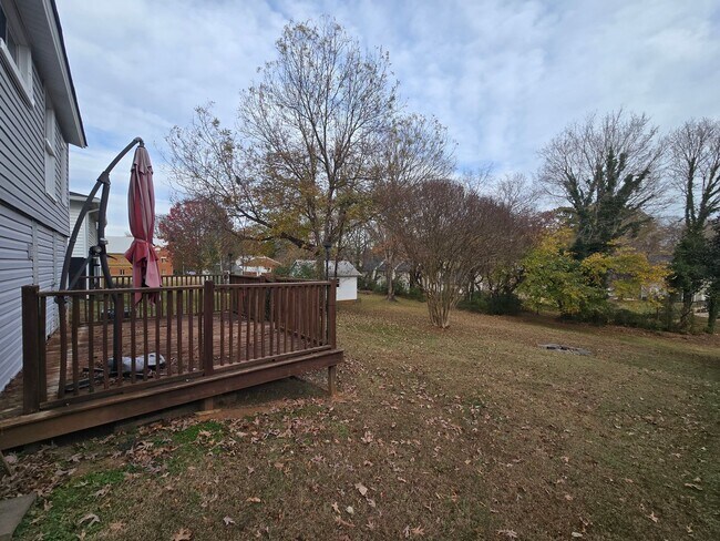 Building Photo - Charming 1920s Bungalow Steps from Downtown Mebane!