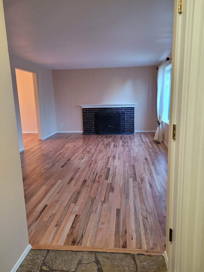 Living room - 1018 142nd Ave SE