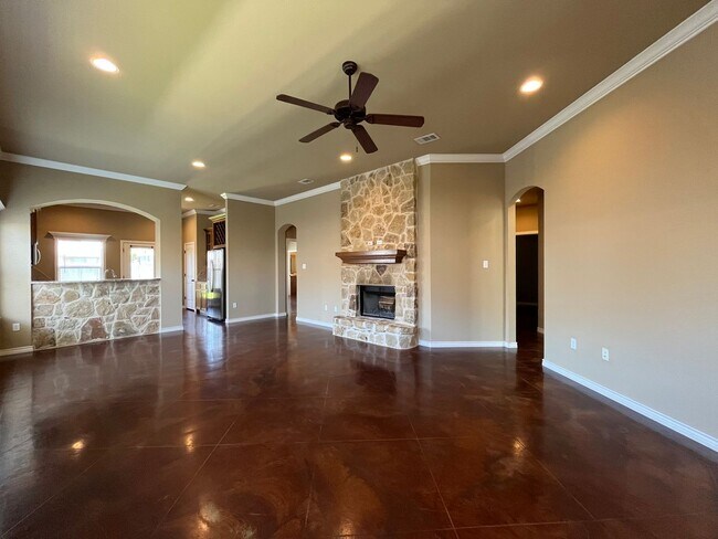 Building Photo - Single Family Home:  4 bedroom, 2 bath