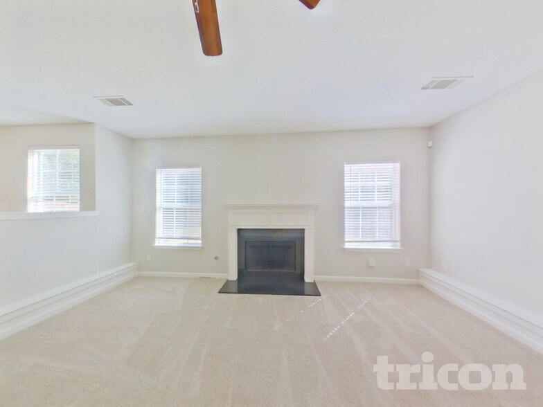 Building Photo - 2880 Chilhowee Dr