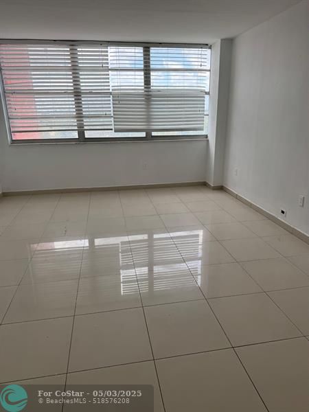 Building Photo - 1301 NE Miami Gardens Dr