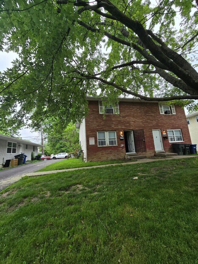 Building Photo - 909-911 S WEYANT AVE