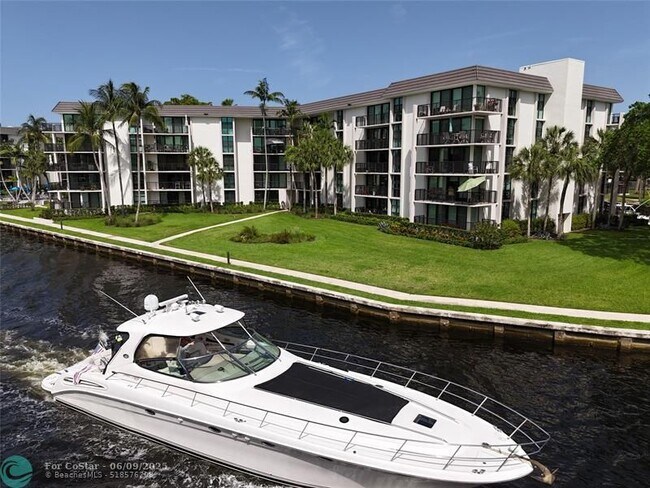 Building Photo - 1350 River Reach Dr