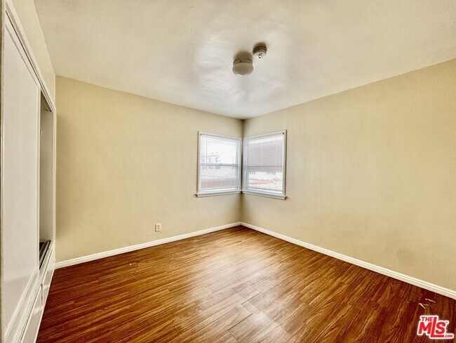 Building Photo - 4424 1/2 Arlington Ave-4424