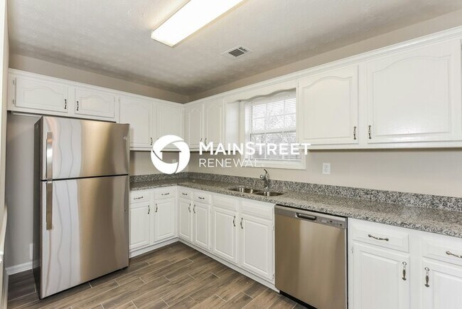 Building Photo - 3 Bedroom Pet-Friendly Home in COVINGTON, GA with Main Street Renewal