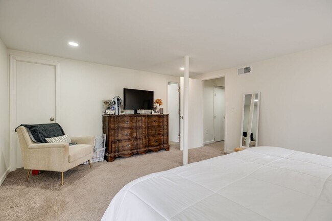 Building Photo - 514 Longview Dr
