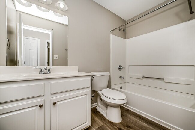 Building Photo - 420 Eglington Tr