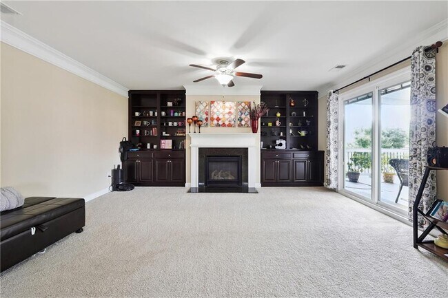 Building Photo - 915 Elmsbrook Ln