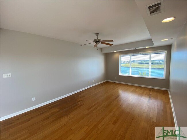 Building Photo - 3113 River Dr
