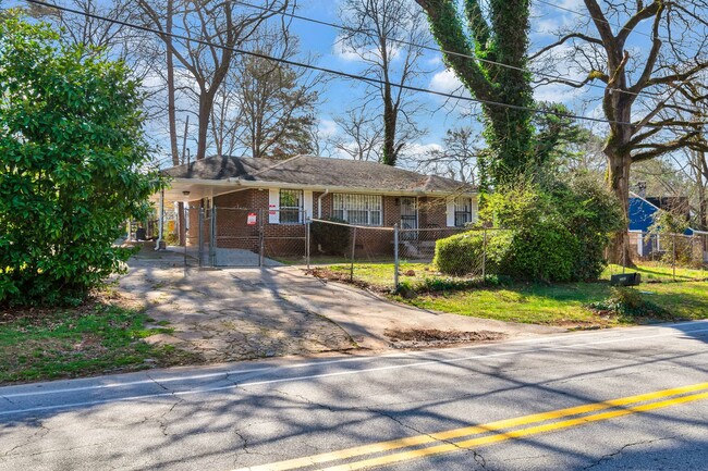 Building Photo - 3 Bedroom 1 Full Bath Brick home!