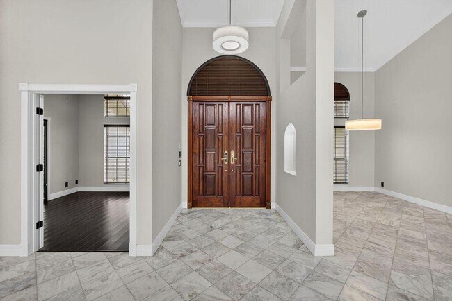Building Photo - 1295 Longlea Terrace