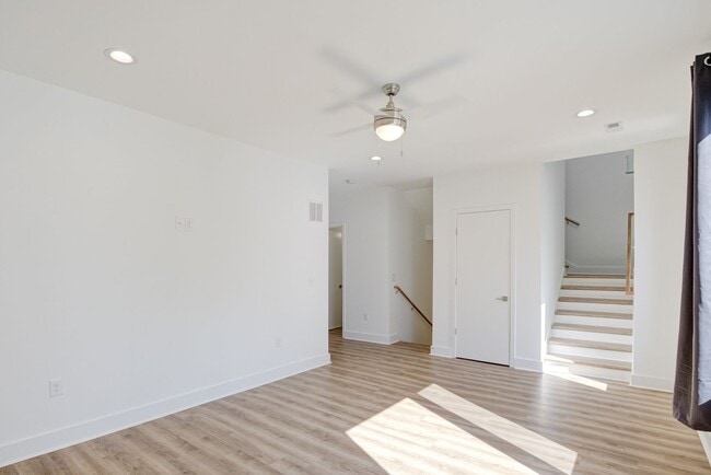 Building Photo - Luxury 3 Bed Townhome in Durham RTP