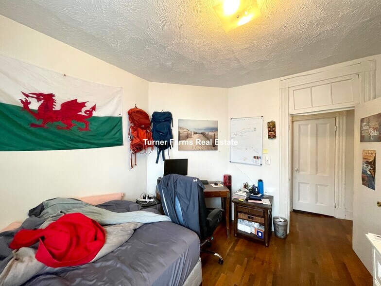 Building Photo - 59 Cedar St