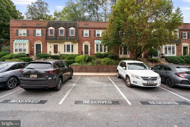 Building Photo - 6607 Hillandale Rd