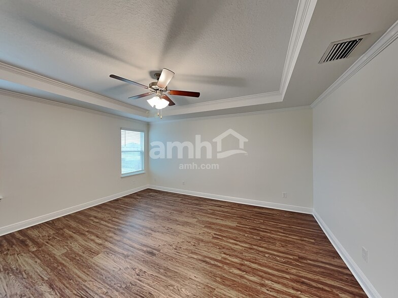 Building Photo - 1148 Sky Lks Dr