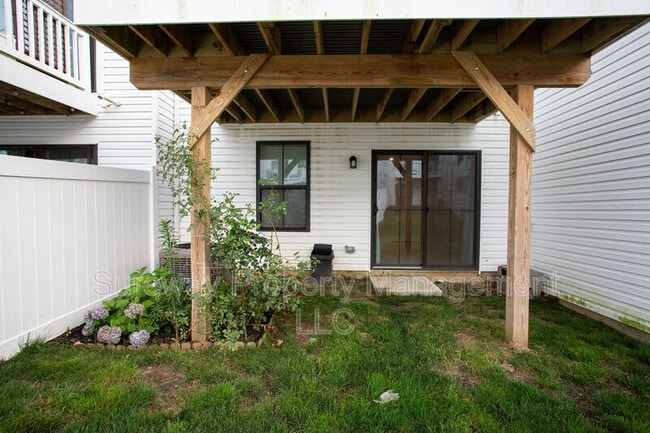Building Photo - 5 Sage Wy