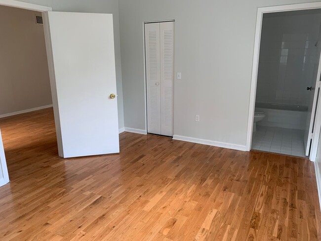 Building Photo - 3221 Sabal Palm Manor