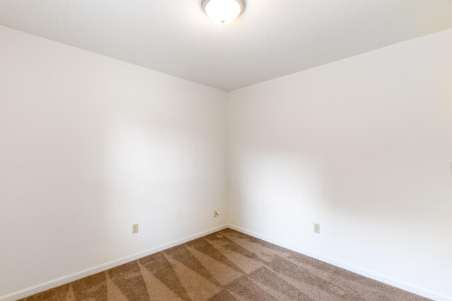 Building Photo - 4919 W Millbrook Dr